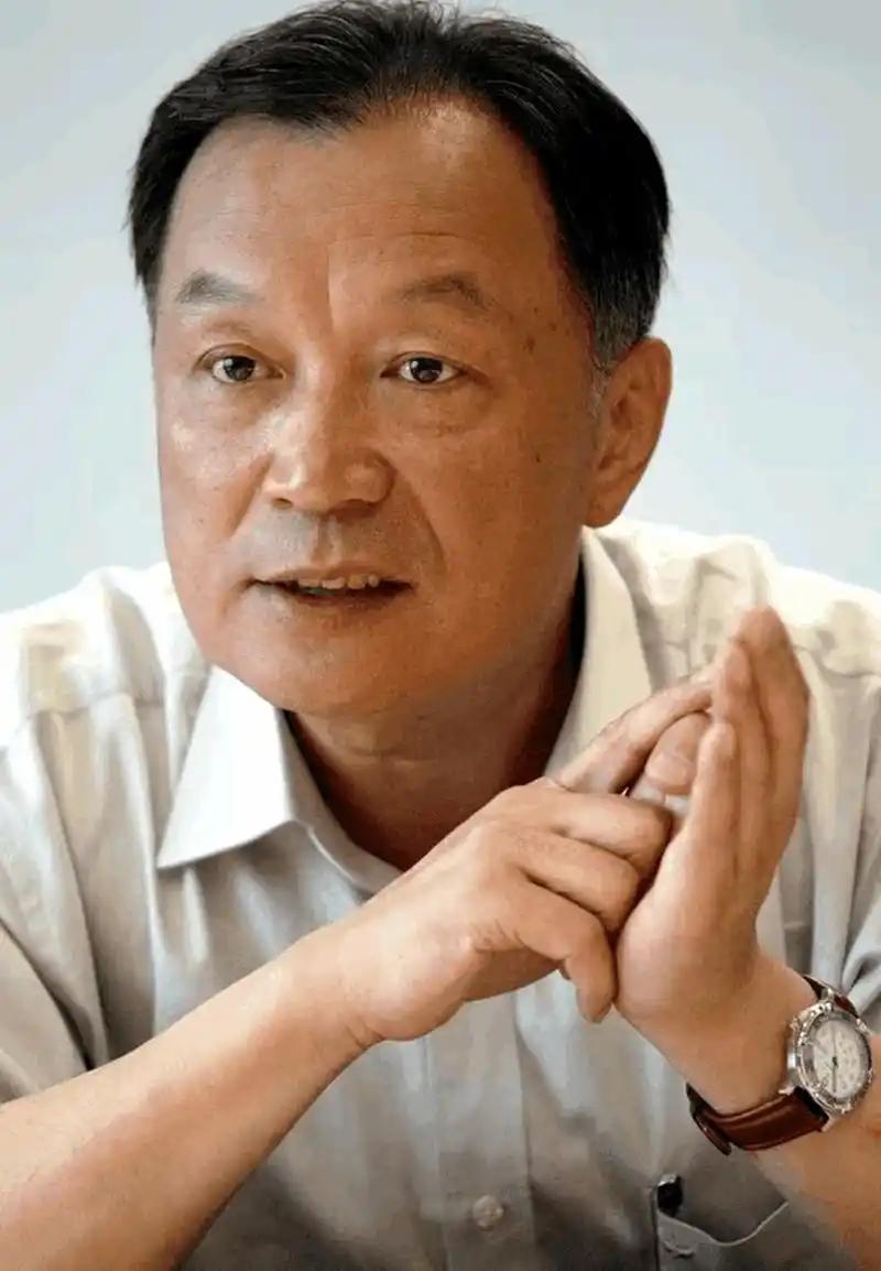 这才是真专家！网传温铁军曾在采访中表示,农民原本30万就能盖起三层小楼，八九万就