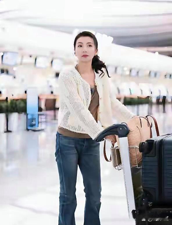 昔日“万人迷”陈好难逃岁月痕迹，不复当年“内娱第一美女”模样