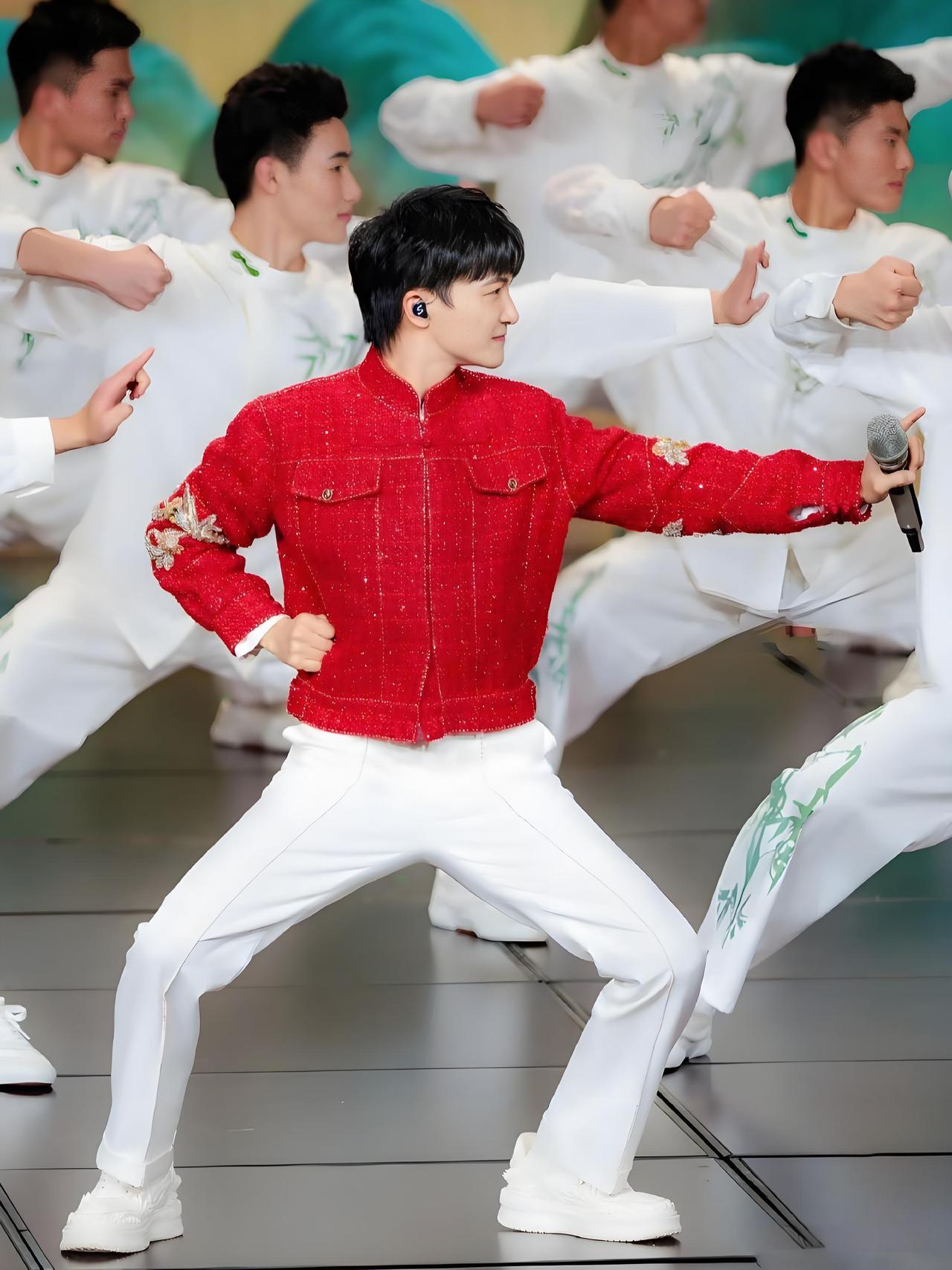 放弃跑步改练八段锦！周深力荐养生新趋势，张雪峰也被种草