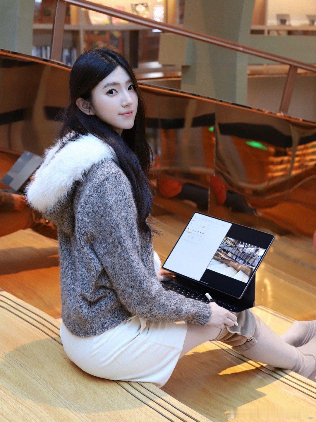 通勤包减负！我的续命神器：鸿蒙二合一平板电脑谁懂啊！之前为了上班赶稿+摸鱼，通勤