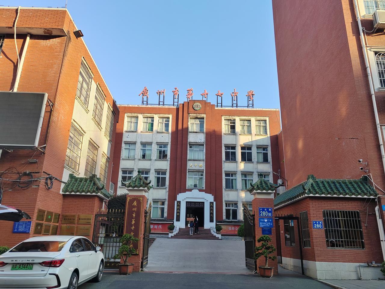 舆论上,把大学生数量越来越多称为学历贬值,乍一听好像没错,但如果深究一下呢?