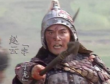 1990年，《三国演义》拍摄时，导演指着“赵子龙”的扮演者，怒骂道：“不会骑马你