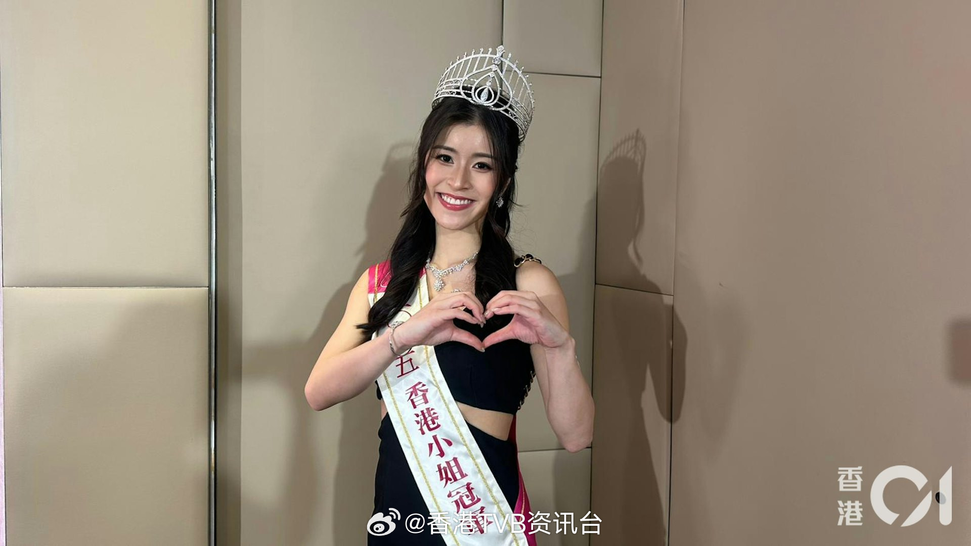 港姐冠军陈咏诗火辣照流出反驳网上负评：就係想做一个现代女性|香港01今届