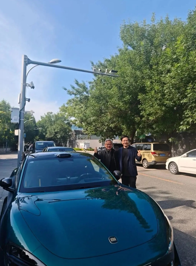 据媒体爆料，英伟达CEO黄仁勋已于上周低调抵京。同时，网上也爆出雷军与黄仁勋