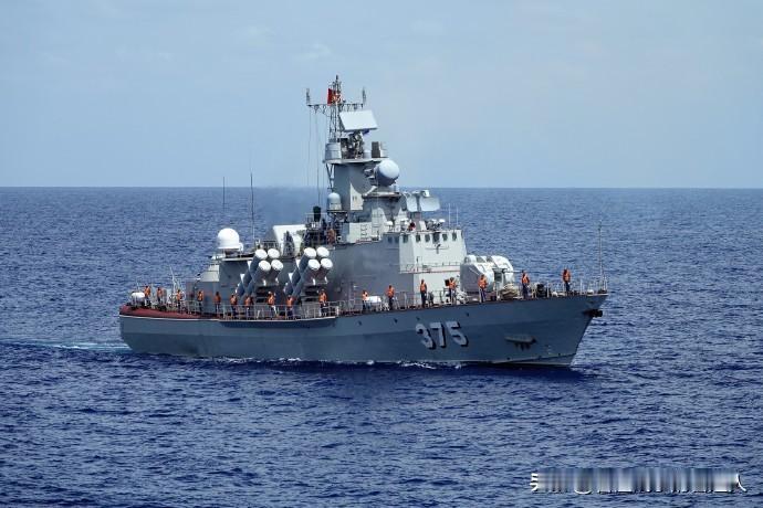 我们大大方方地让越南人上舰看，这一招才是最顶级的“杀人诛心”！这不是展示友好，这