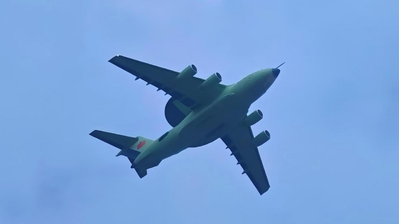 中国空警3000试飞曝光！运20B作为载机搭配顶级雷达，让美军隐身战机无处遁形。