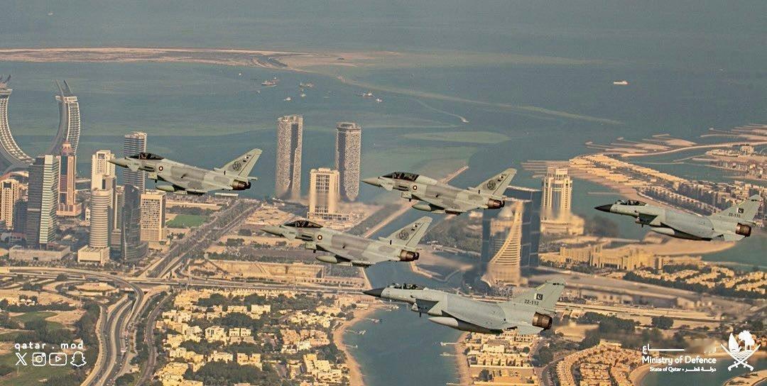 某国空军三代战机平台主要有2种:1.常规布局双发双垂尾多用途战机（单双座均有