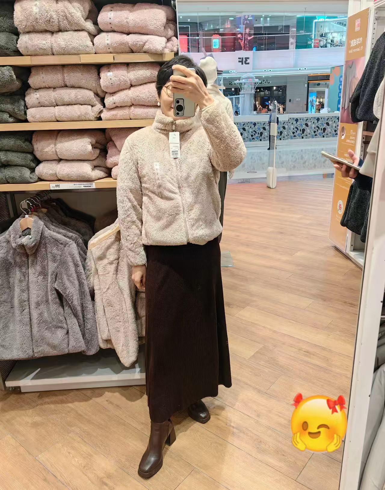 发现个很有意思的现象，我身边好多中年人（包括我自己），衣柜的“精神归属”都是优衣