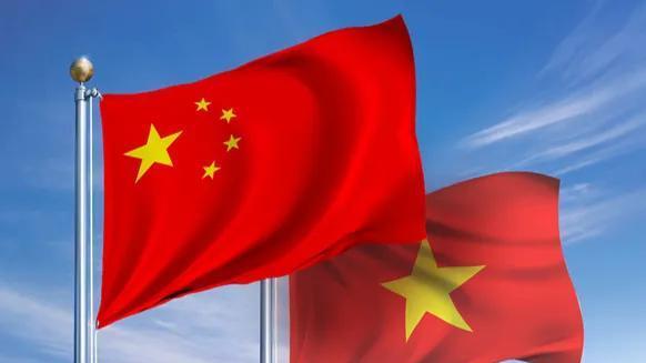 越南拼了！中国上不上？最近越南出台了个决议：从2026年7月开始，河内市中心就不