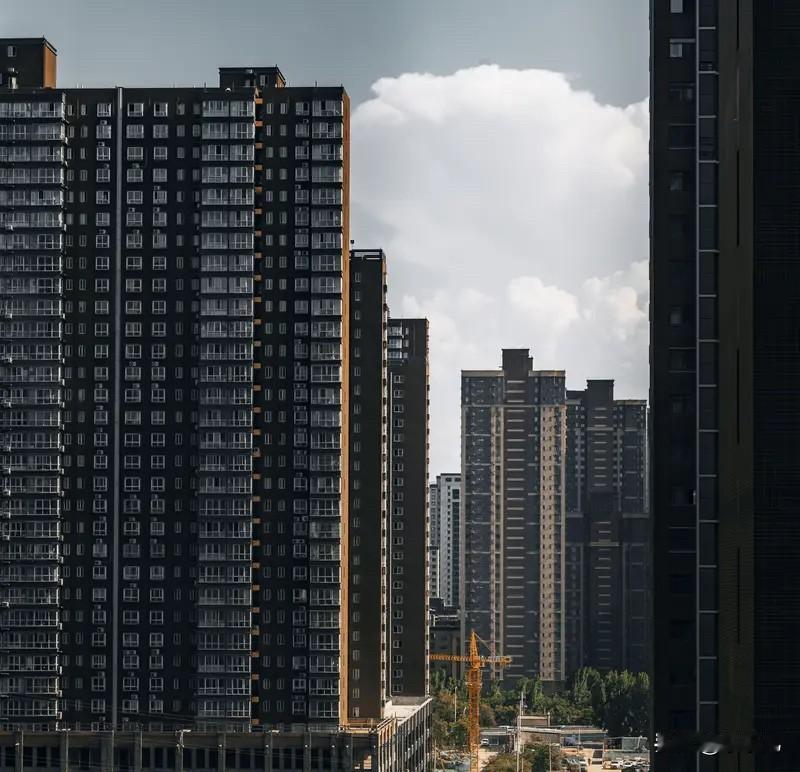 楼市持续调整拖累7月经济数据整体走弱。没有务实管用的组合措施，便是没有意外的意