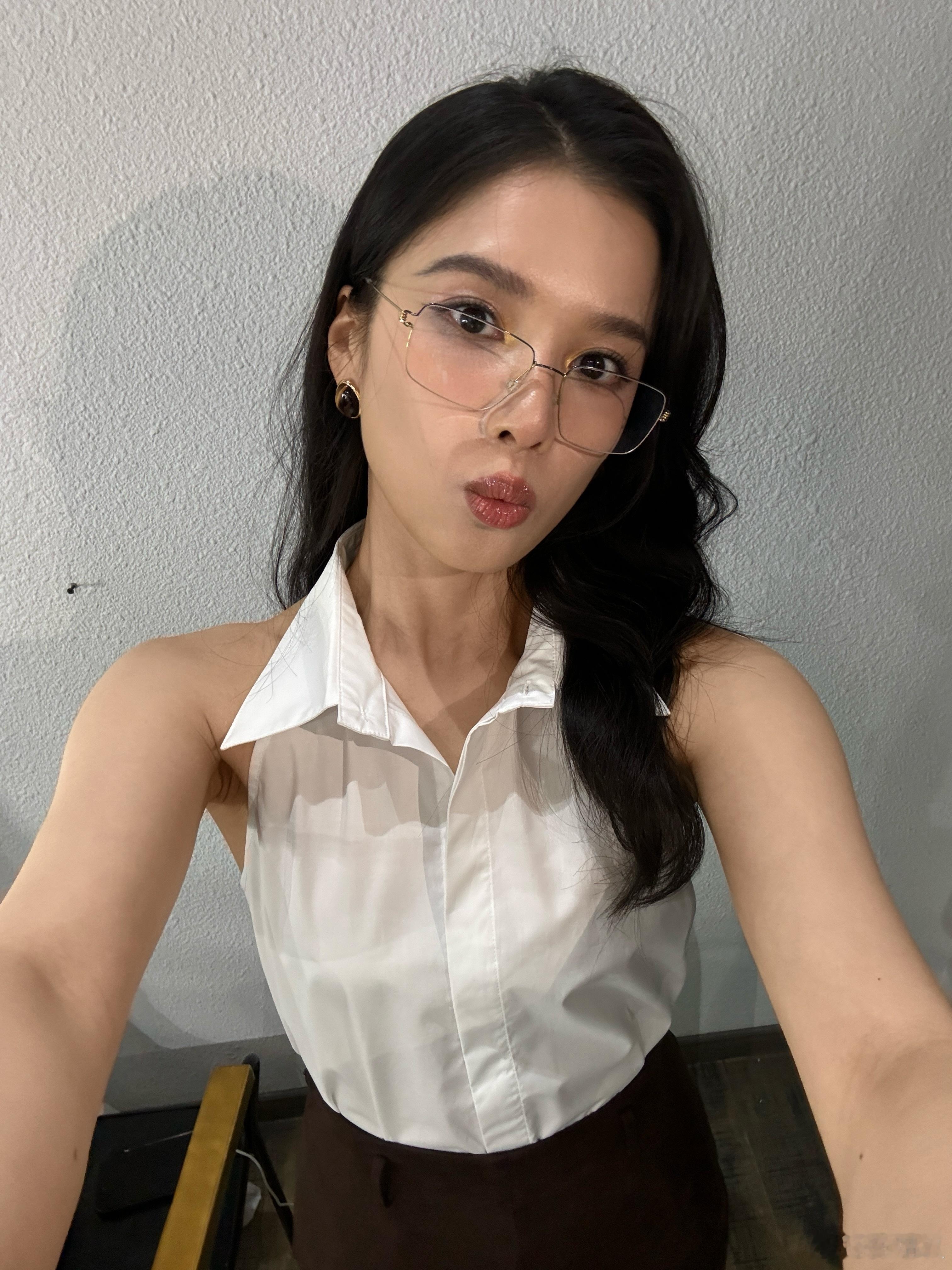 张婧仪第一个让张婧仪戴眼镜的人是天才张婧仪妈妈