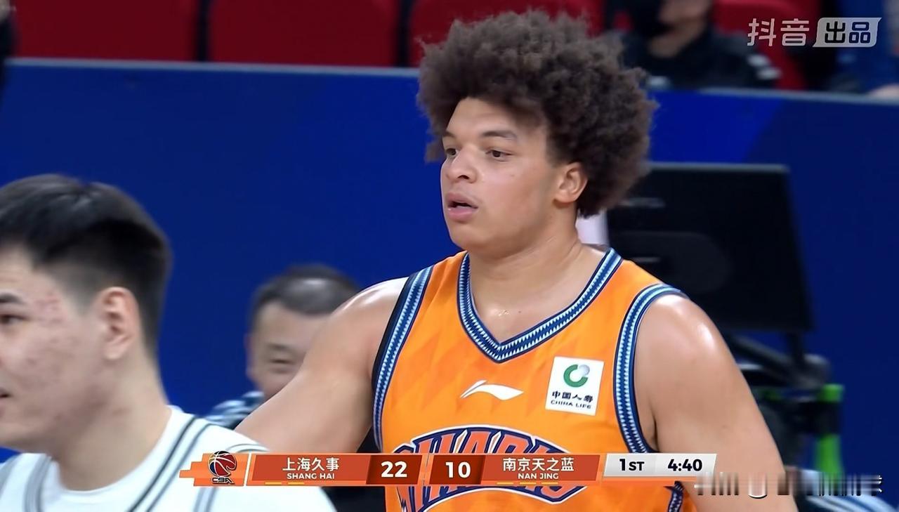 上海久事外援洛夫顿终于品尝到了躺赢的滋味！在今天上海久事主场以114：80大胜南