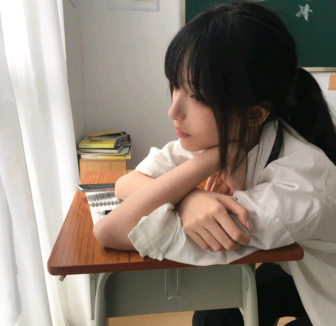 人永远是虚伪的，当你看清之后就再也回不去了