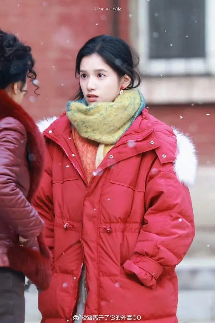 张婧仪路透看着怎么样，好像比周也土一点