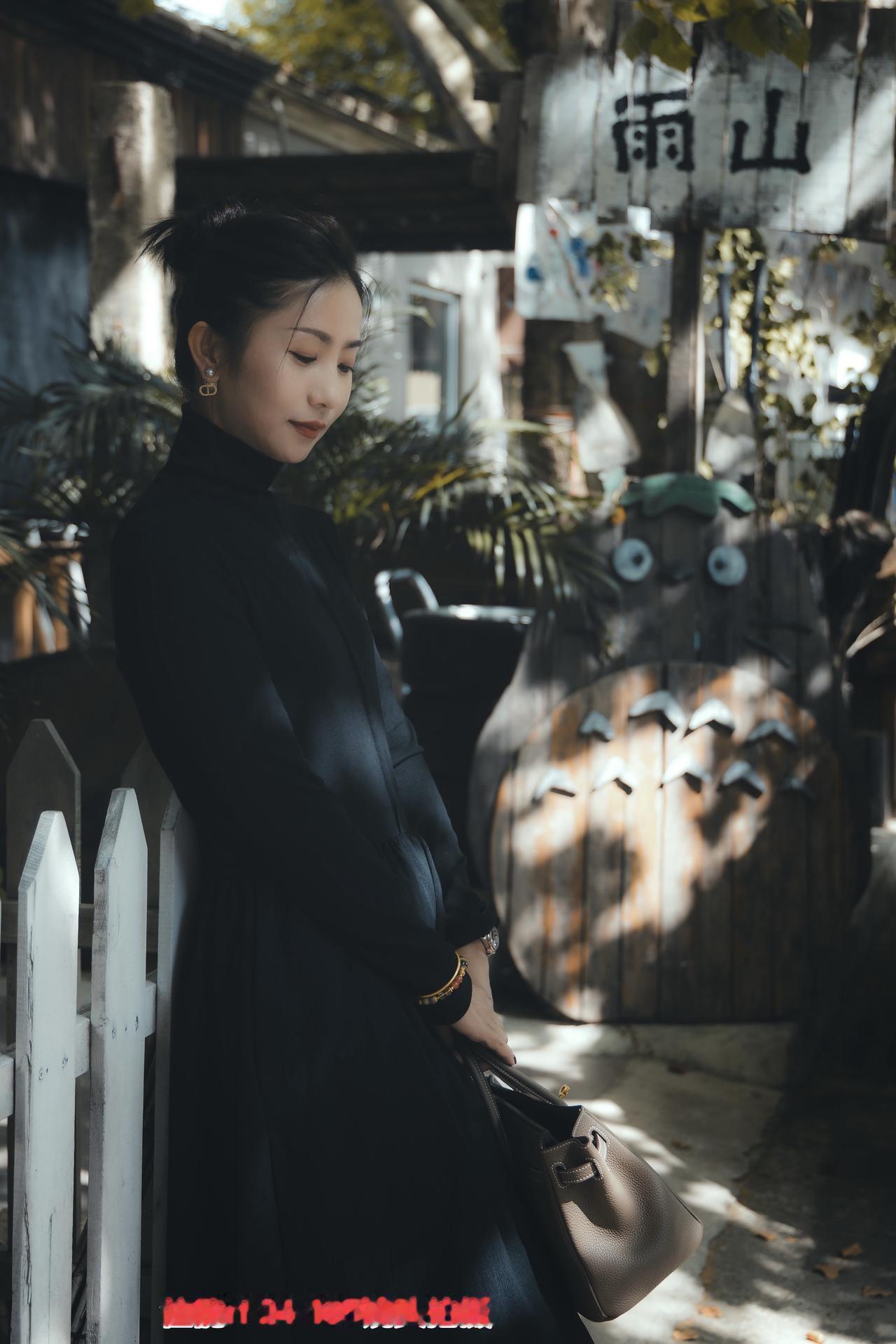 冬日氛围人像，采用佳能RF24-105镜头拍摄佳能摄影人像街拍