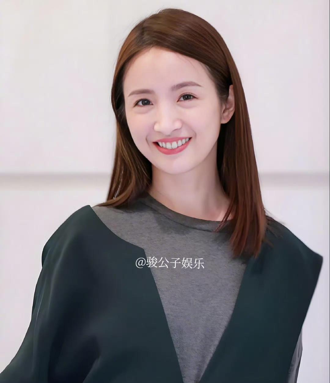 据台媒，近日林依晨接受采访时谈当妈妈的感受，表示真的很累，自然就瘦下来了，“我觉