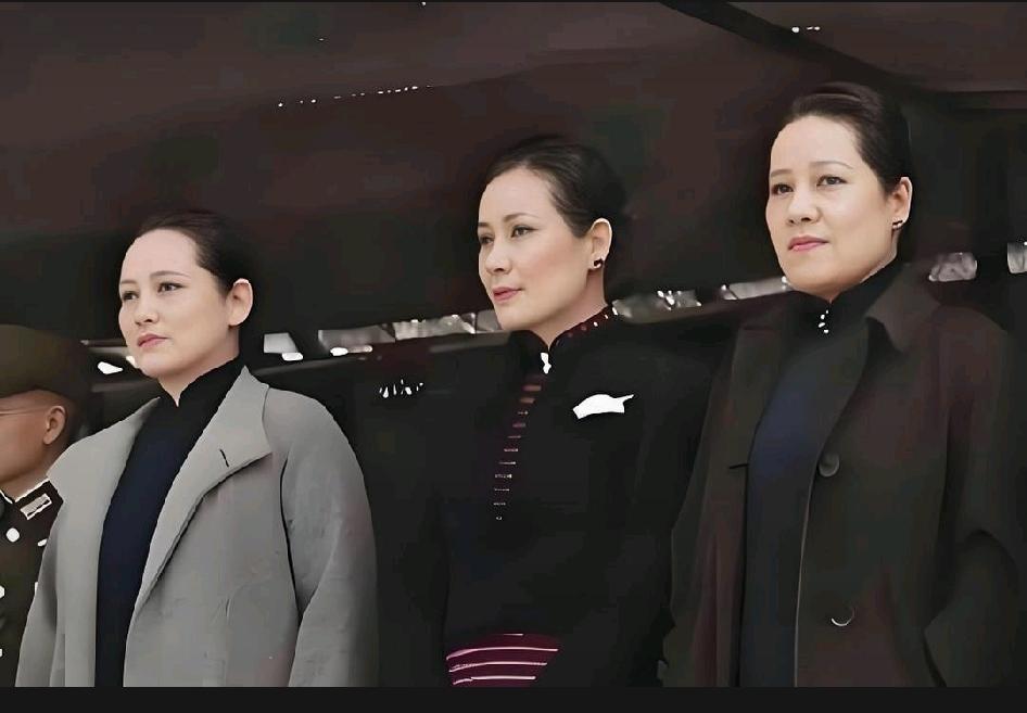 这才是宋霭龄、宋庆龄、宋美龄真模样，可不是演员扮的。这张超珍贵老照片拍于上世纪4