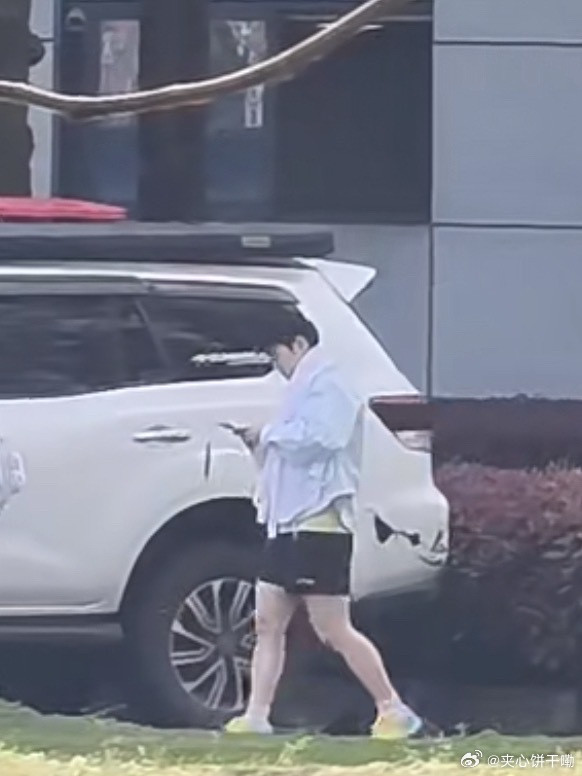 0326一个在过夏天，一个在过冬天