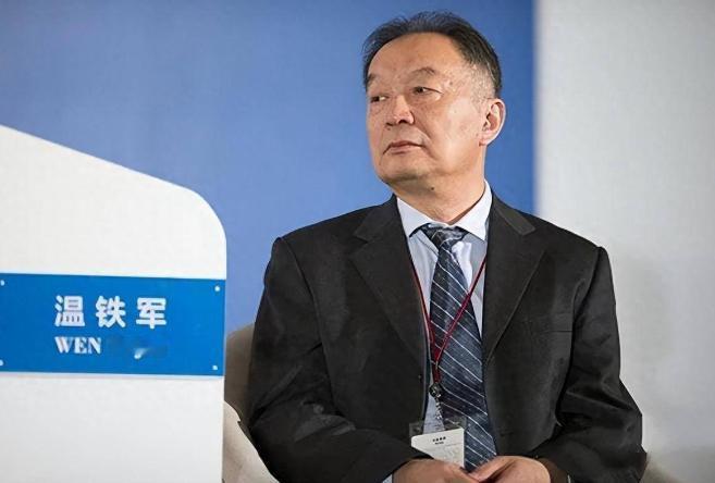 温铁军老师曾抛出一个尖锐的问题：“中国多年前被美扒了两层皮，还有人妄想中