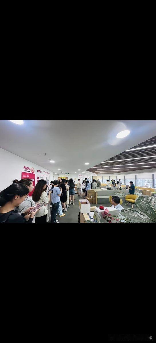 公司让我匿名投票决定裁谁，我投了自己一票。结果第二天公布，全公司三百多号人，也都