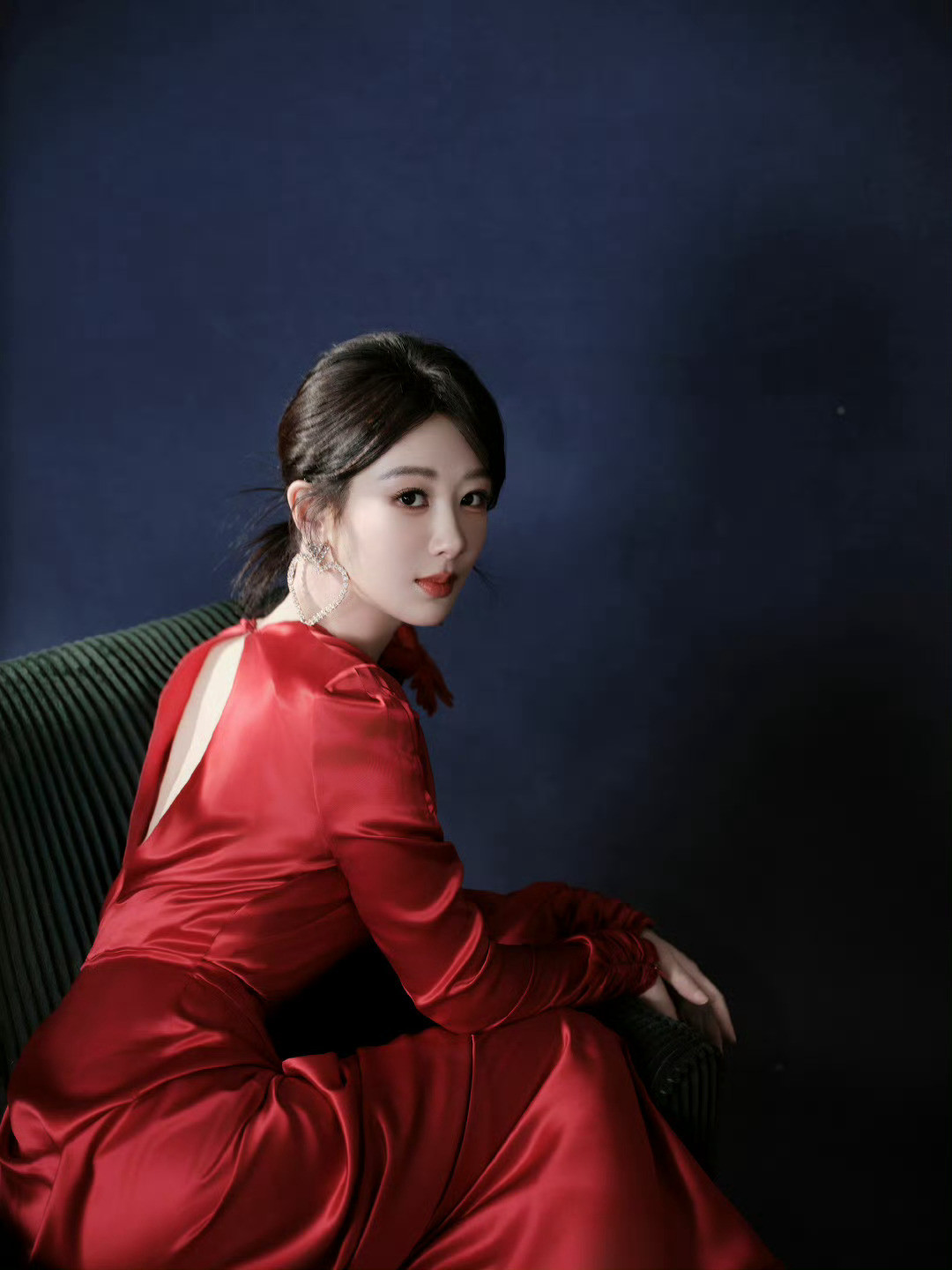 杨紫新杂志时尚cosmo2月刊，apm推封