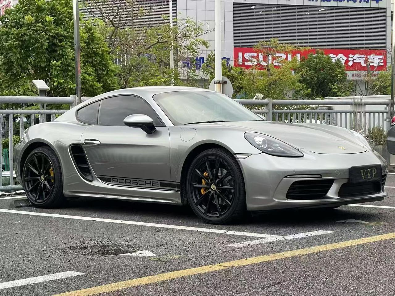 现在的保时捷是真便宜，中置，水平对置发动机，7速PDK变速箱，才6万4公里不