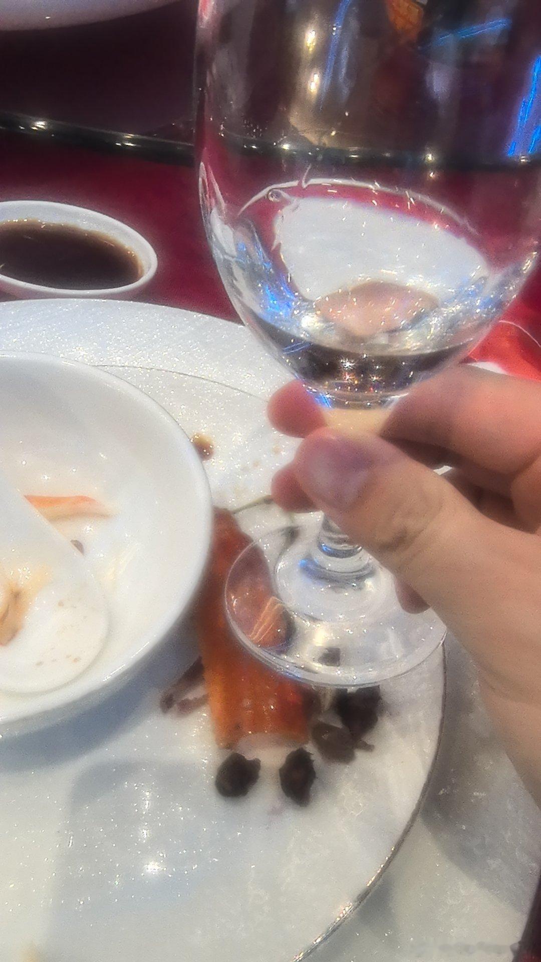 白酒还是陈的好，不割喉咙。继续麻醉年味