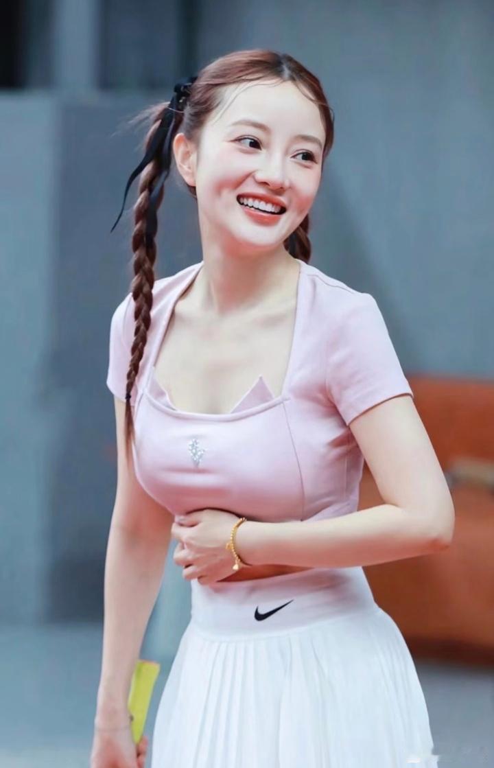 一步走错，往日风光真就一笔勾销了董太太采访李小璐，看她安安静静坐在那儿，那股子灵