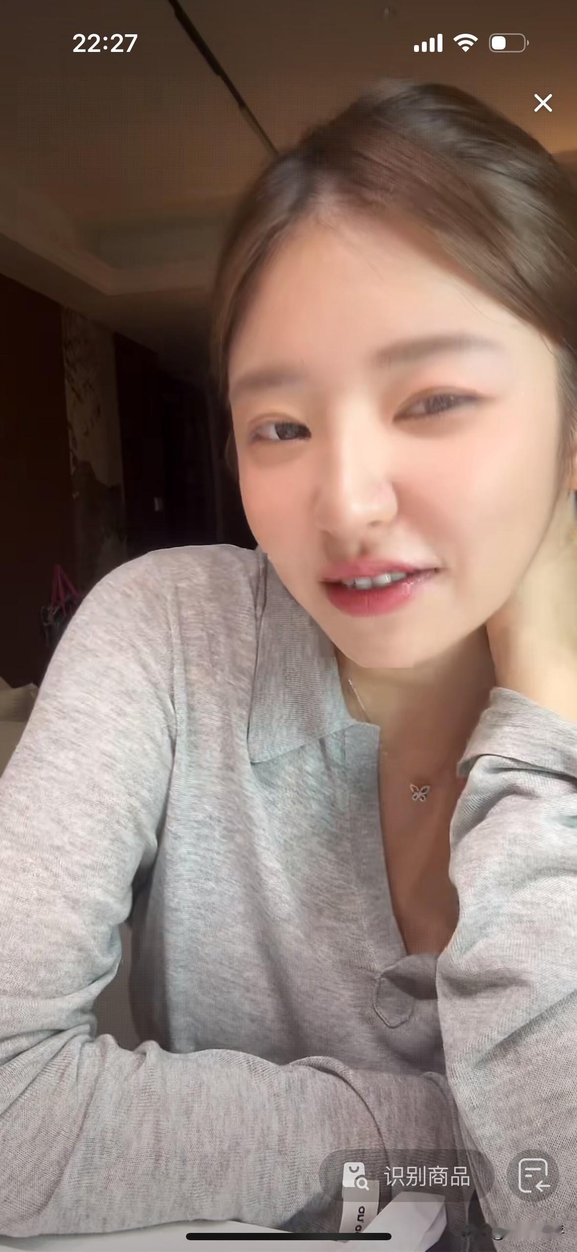 今晚，黄一鸣在直播的时说，她刚生完闪闪就得了产后抑郁。她还发了不少脏话去骂闪爸，