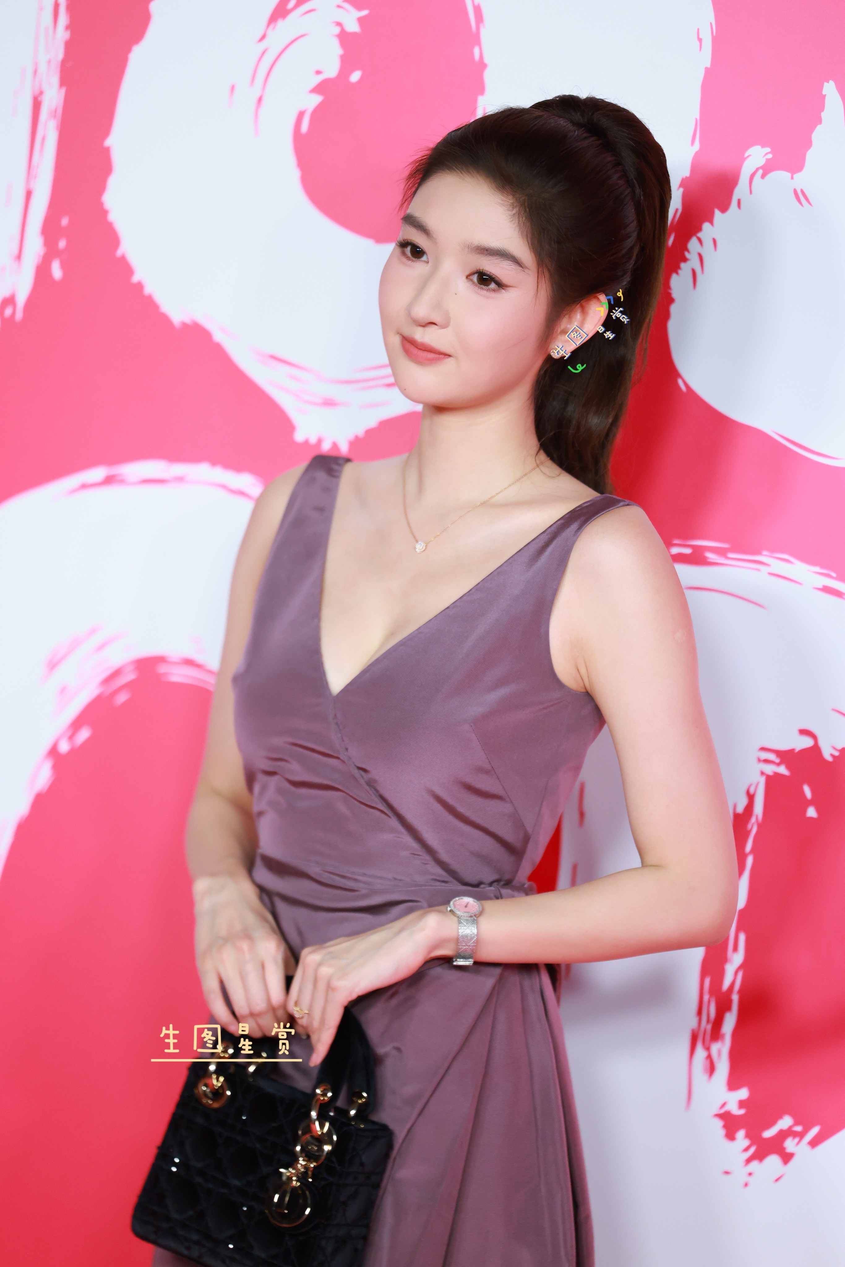 王玉雯Dior活动美照来啦紫色系高马尾💜这就是我心中的学姐哇[比心]王玉