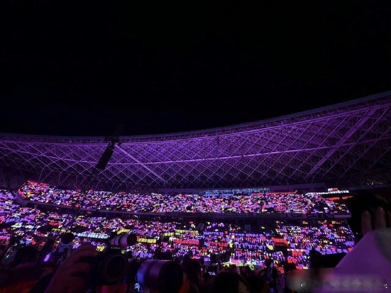 来看今日时代少年团粉丝灯牌一览哪家最多马嘉祺紫海宋亚轩青海严浩翔红海