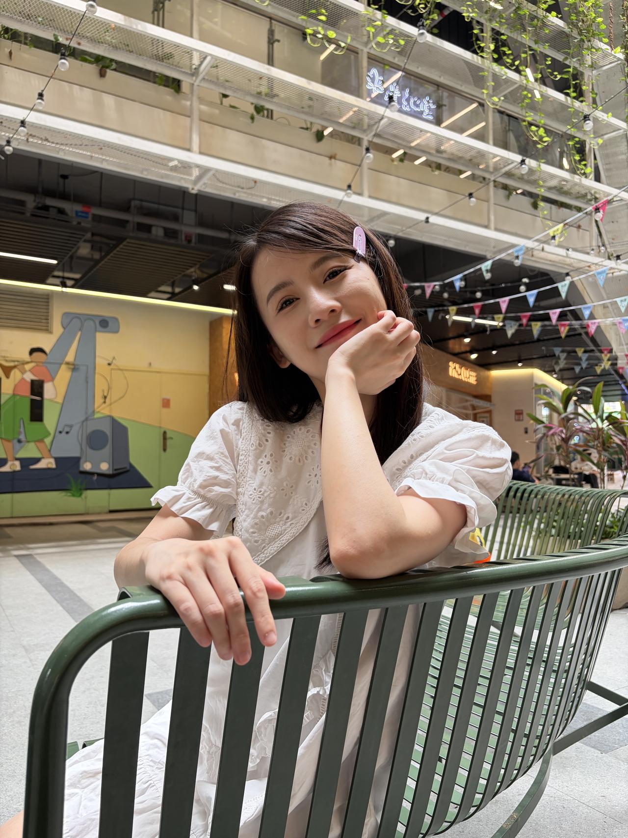 苹果vs国产实况：拍女生到底谁更好看？现在大家发动态，没个实况照片都不好意思