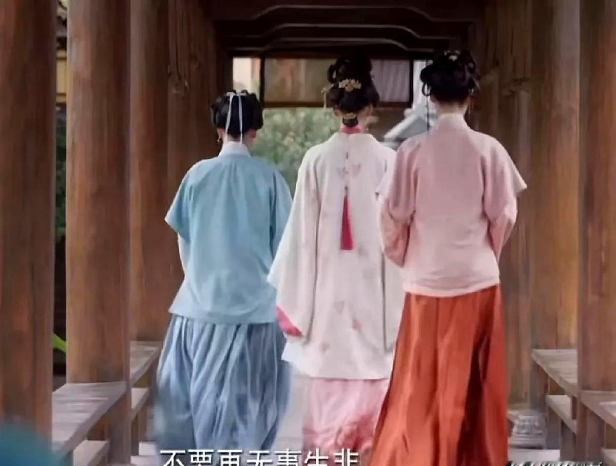 《良陈美锦》这剧太上头了，男主陈彦允终于坦白了。他回府，正撞见陈玄青抱着自己
