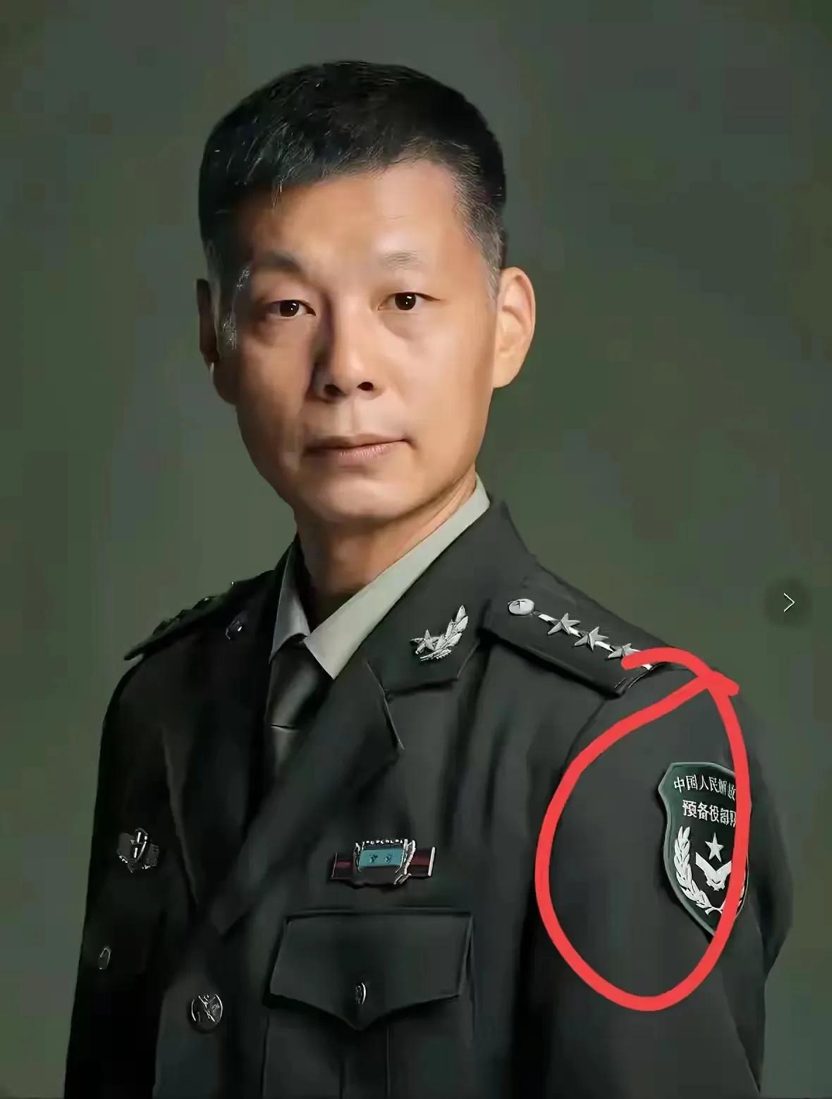 预备役上尉，应该可以当营长了吧!如果年轻，还是预备役么？他这身装备应该副