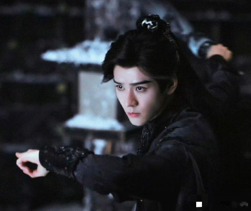 1、周杰伦入股权志龙公司，双方合作范畴包括举办展览、艺人ip及衍生品开发等，一个