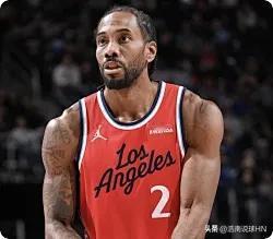 莱昂纳德左膝盖不适，提前返回洛杉矶，可能引发3个蝴蝶效应1、莱昂纳德本赛季前