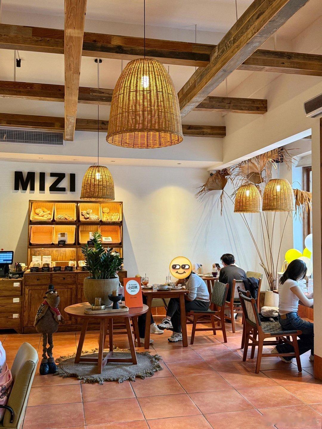 假期太适合带好朋友出门吃漂亮饭了咱家下午茶和正餐都有的～漂亮又好吃～.