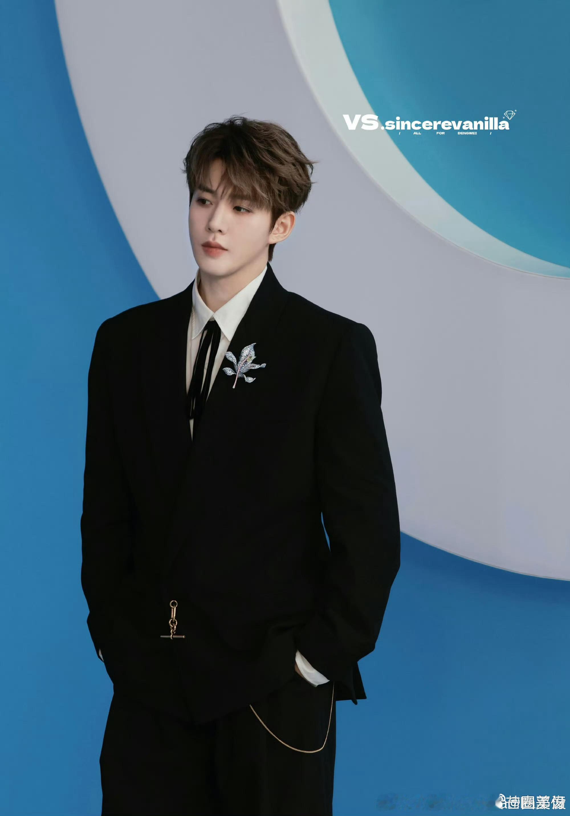 真正的撕漫男，漫画里走出来的人！邓为小头长腿脸紧