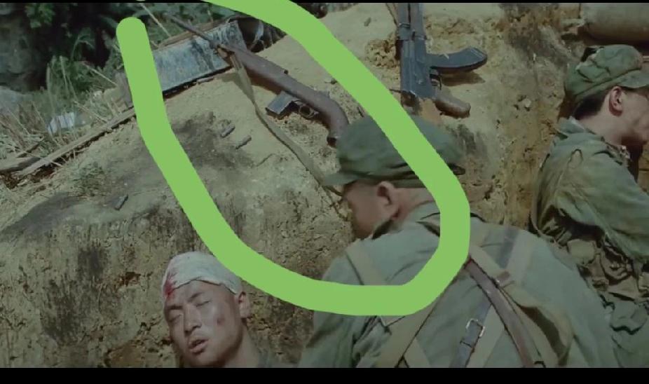 这把枪到底是什么来头？这是梁三喜九连冲上敌人阵地后，敌军逃跑丢弃在阵