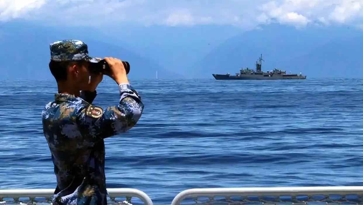 美国放出狠话，称一旦中美打起来，中国的商用渡轮也别想活着回港。这话一出，岛内炸了