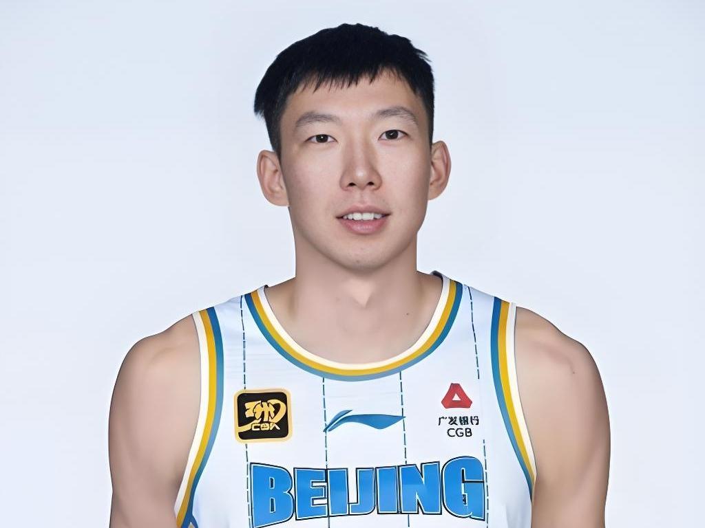 CBA最新消息：据知名篮球自媒体人付政浩发文：熟悉的周琦，致命的两罚不中。最后2