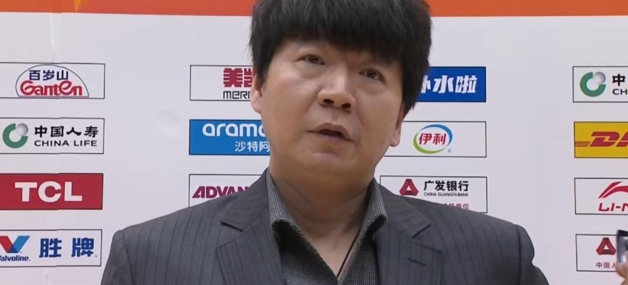 主教练画像∽杨鸣：脾气暴躁，爱与裁判较真，批评球员不留情。因战绩滑落，下岗做解
