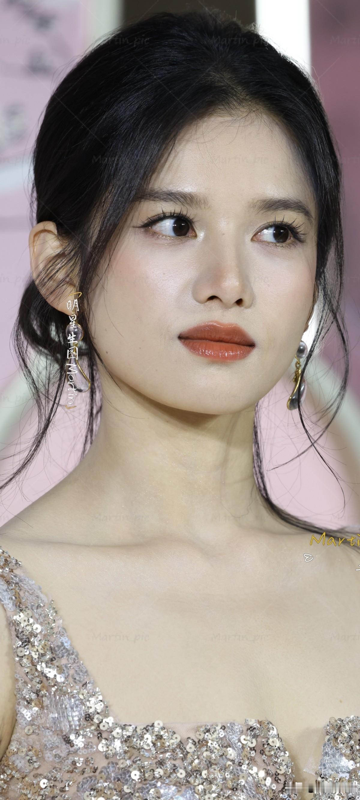 张婧仪兰蔻品牌活动生图一眼入魂这可能就是浓颜生图的冲击力吧！！！