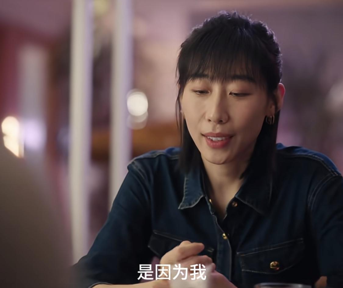 张冉需要找个闺蜜录制节目，于是找到不太熟的成曼。成曼是张冉老公哥们的老婆，算