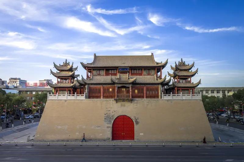 要说宁夏地理位置最好的城市，我首推银川。银川处在宁夏平原中部，是全区的政治、经济