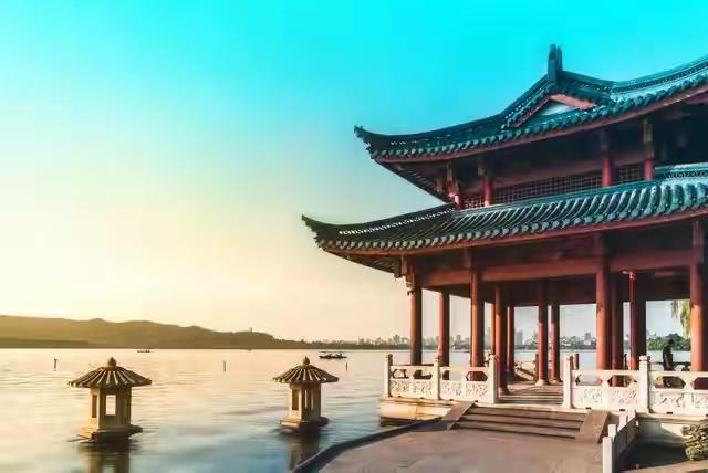 一边鼓励长期投资、耐心资本，一边量化交易今年从6000多亿发展到1.8万亿左右。