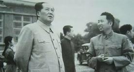 1952年，毛主席见到刘亚楼时，突然对他说道：“你给我敬个礼。”刘亚楼一下子愣住