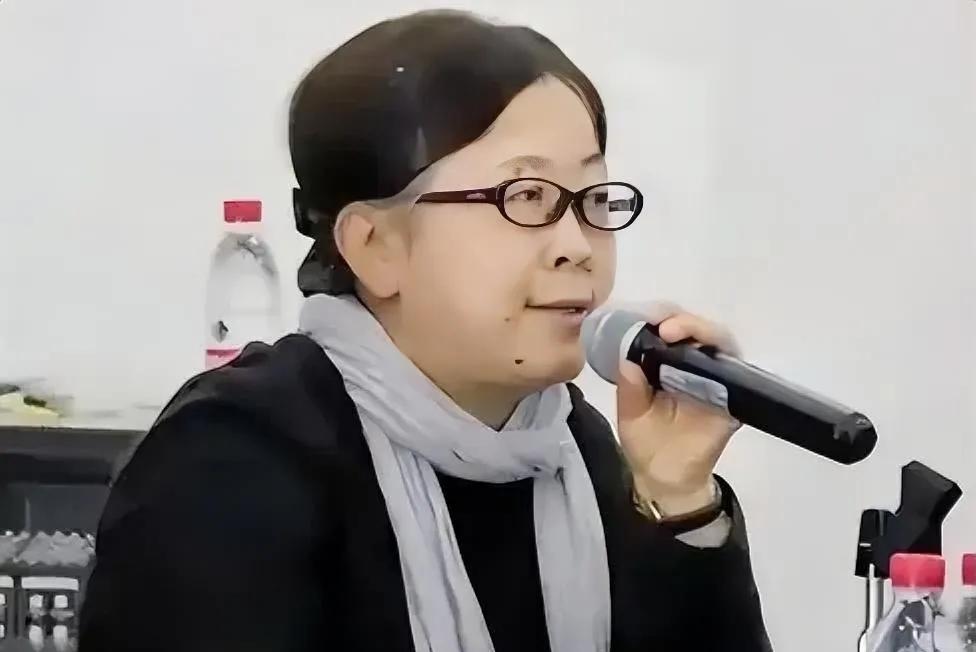 “她公开声称，日本杀害中国人，是为了民族融合，是为了推动大东亚共荣圈……我们应当