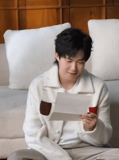 王楚钦花絮分享，真是一个可爱又搞怪的大男孩。这是王cc刚刚发的，咱们钦阳的更