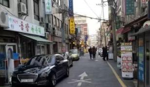 昨天和一个在韩国的朋友聊天，他透露的一个消息让我很震撼。 他说现在首尔街头，